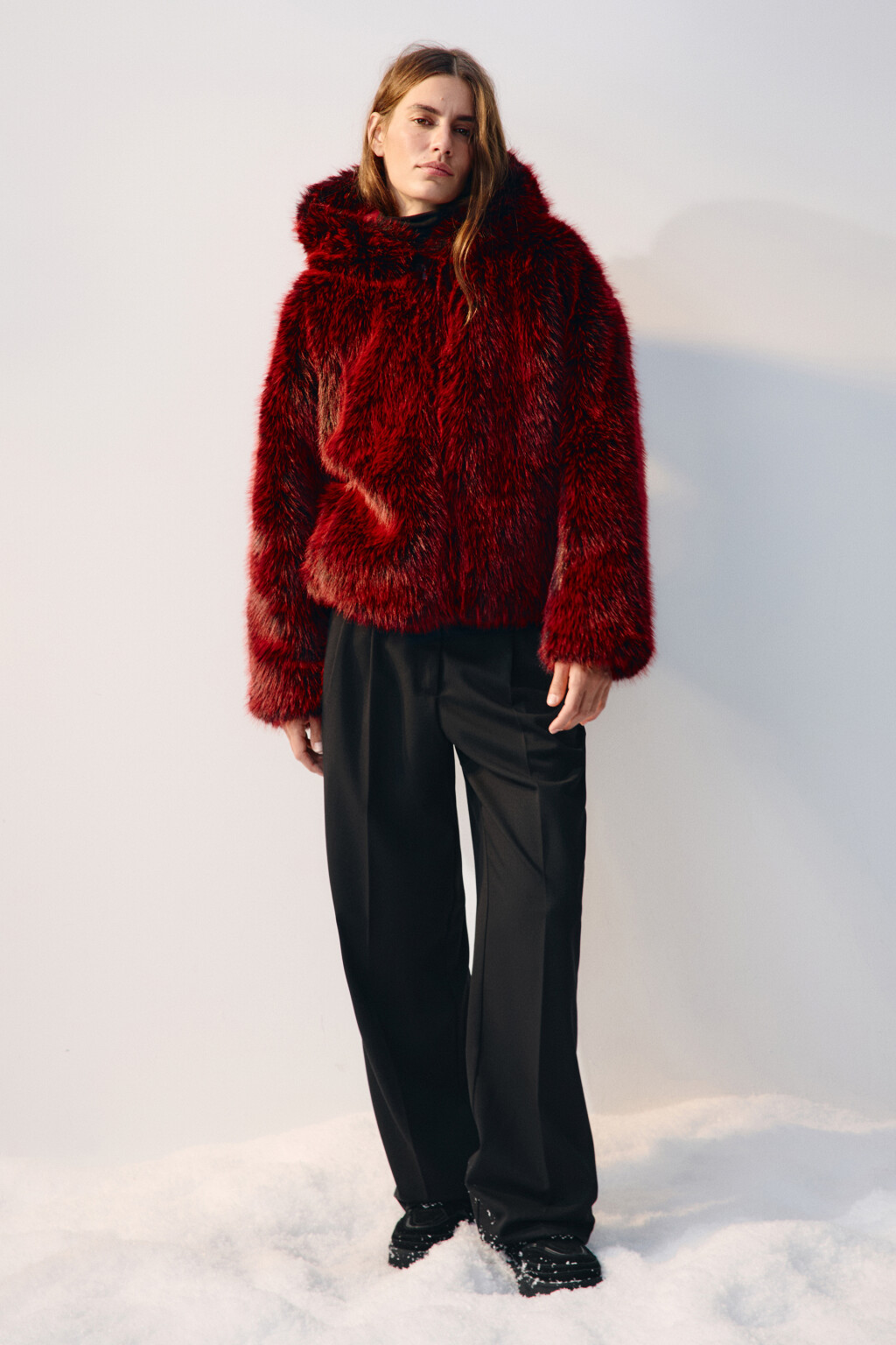 Шуба короткая с капюшоном - цвет красный - 7