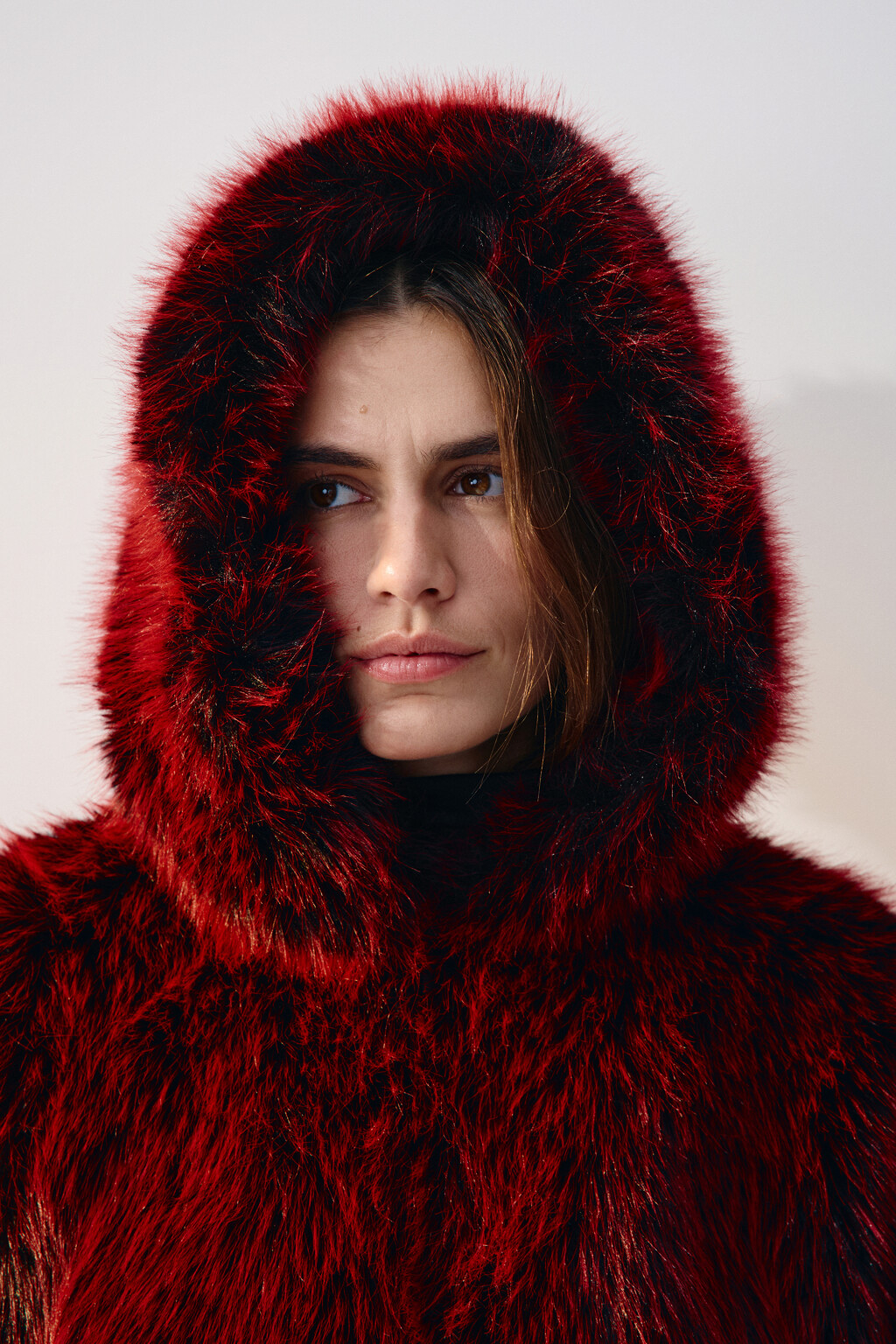 Шуба короткая с капюшоном - цвет красный - 8