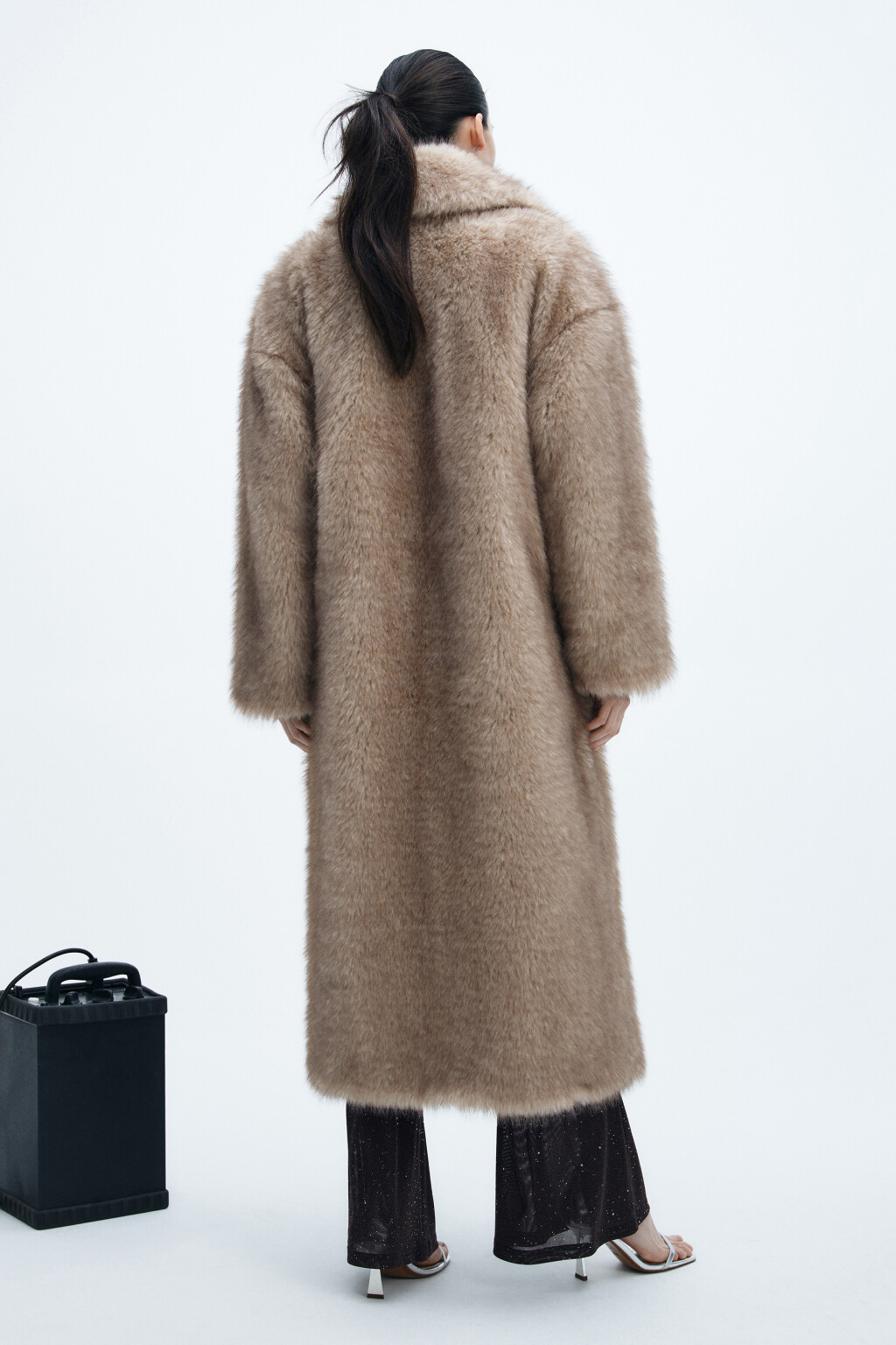Шуба длинная из искусственного меха - цвет бежевый - 5