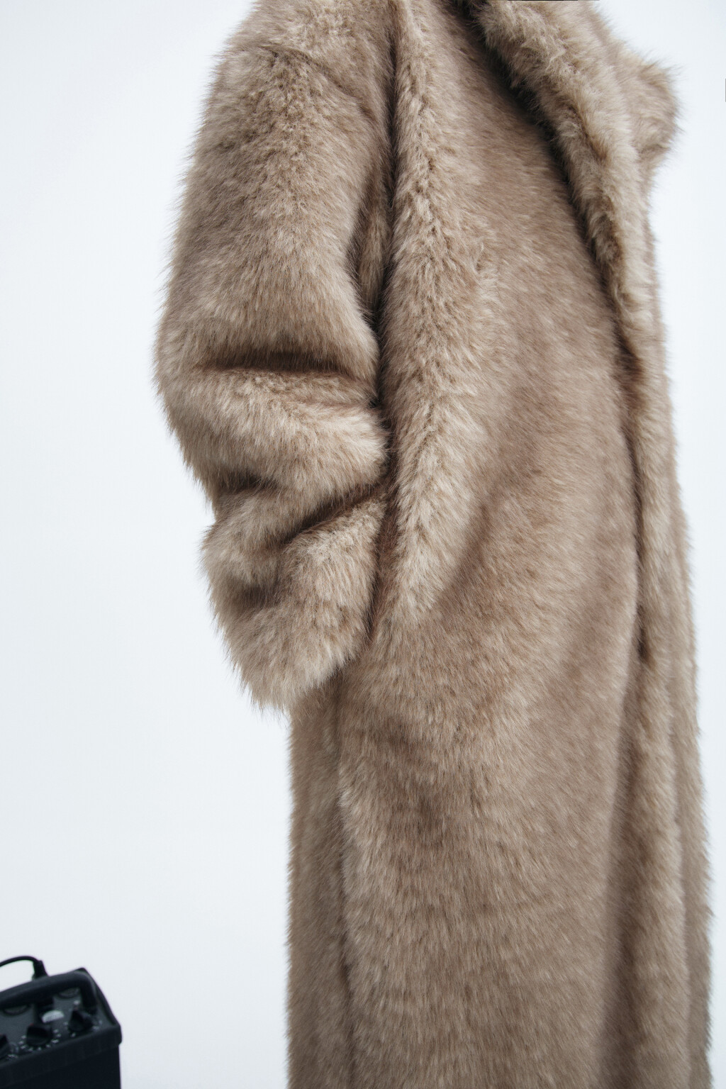 Шуба длинная из искусственного меха - цвет бежевый - 8