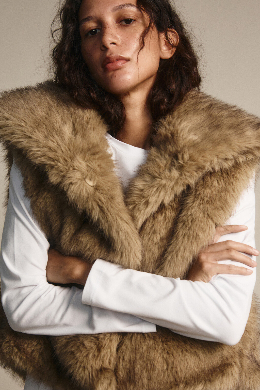 Жилет утепленный с длинным ворсом - цвет коричневый - 1