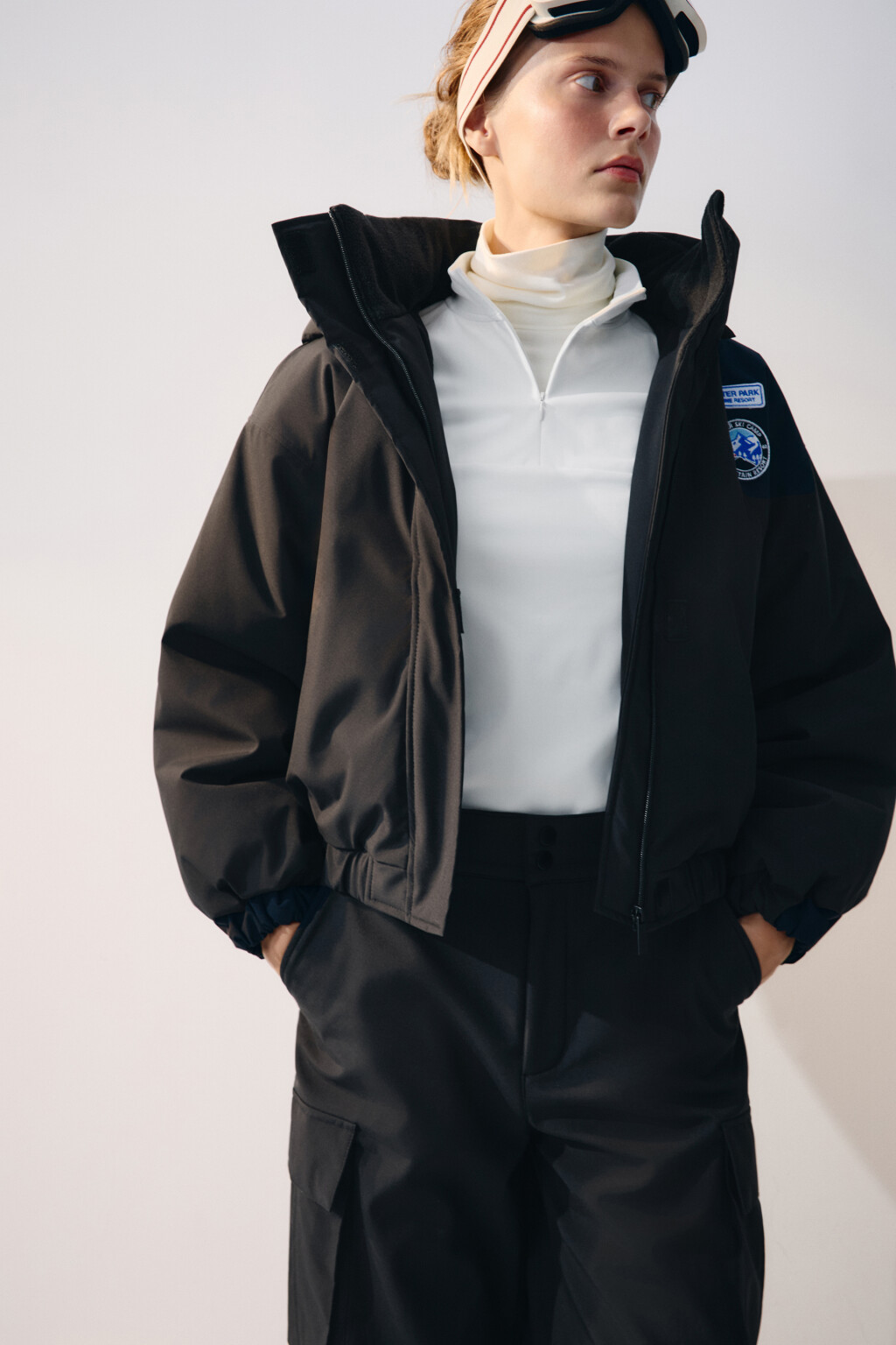 Куртка с капюшоном и нашивкой - цвет черный - 3