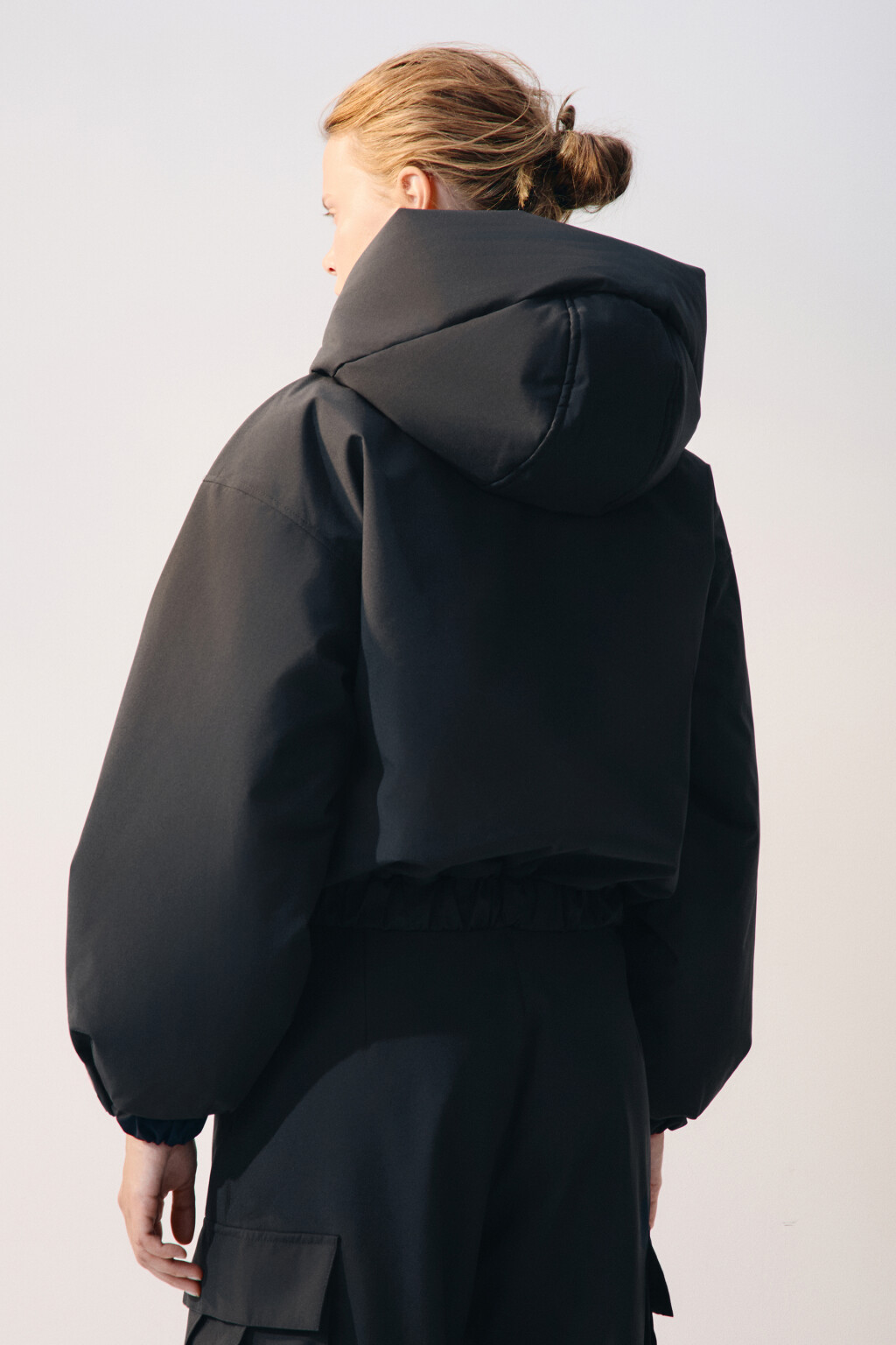 Куртка с капюшоном и нашивкой - цвет черный - 5