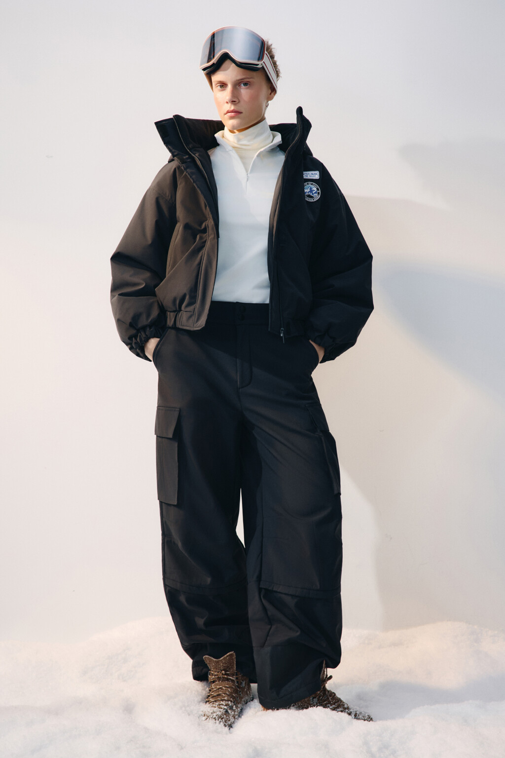 Куртка с капюшоном и нашивкой - цвет черный - 6