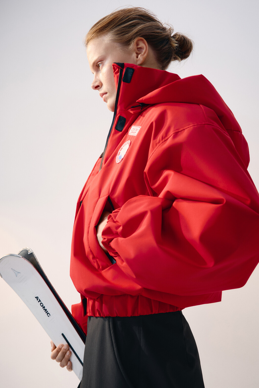 Куртка с капюшоном и нашивкой - цвет красный - 1