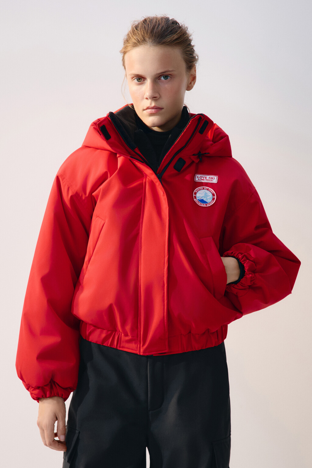 Куртка с капюшоном и нашивкой - цвет красный - 3