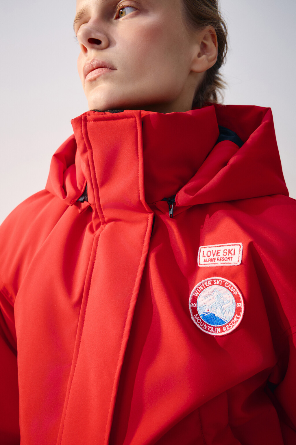 Куртка с капюшоном и нашивкой - цвет красный - 6
