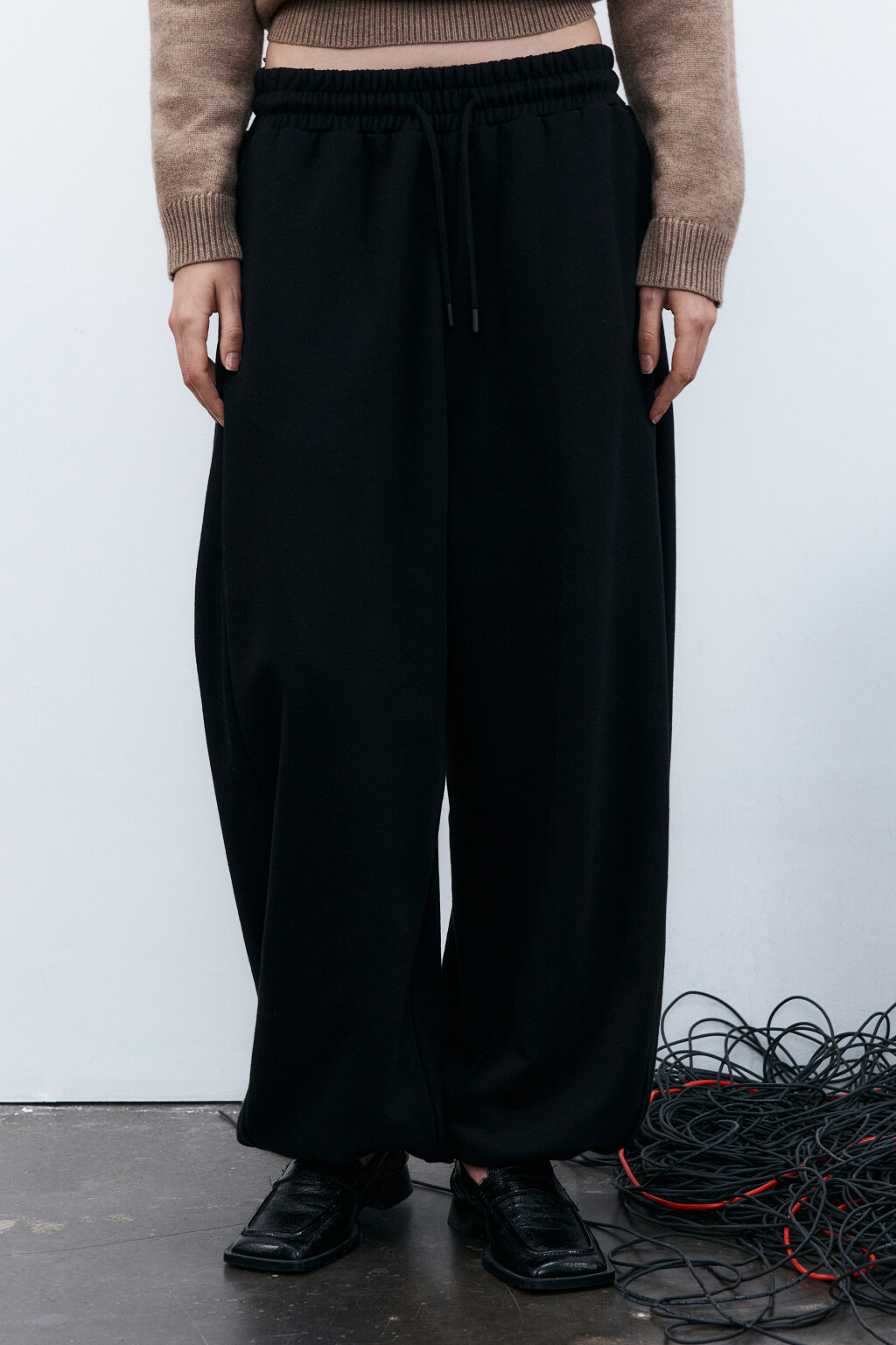 Брюки-джоггеры из футера - цвет черный - 2