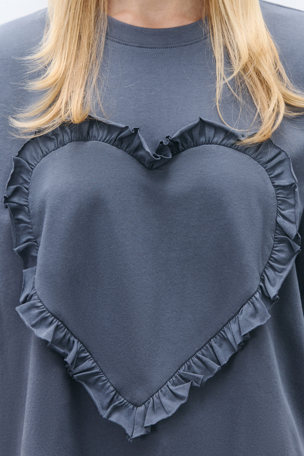 Футболка с сердцем из оборок - цвет серый - 5