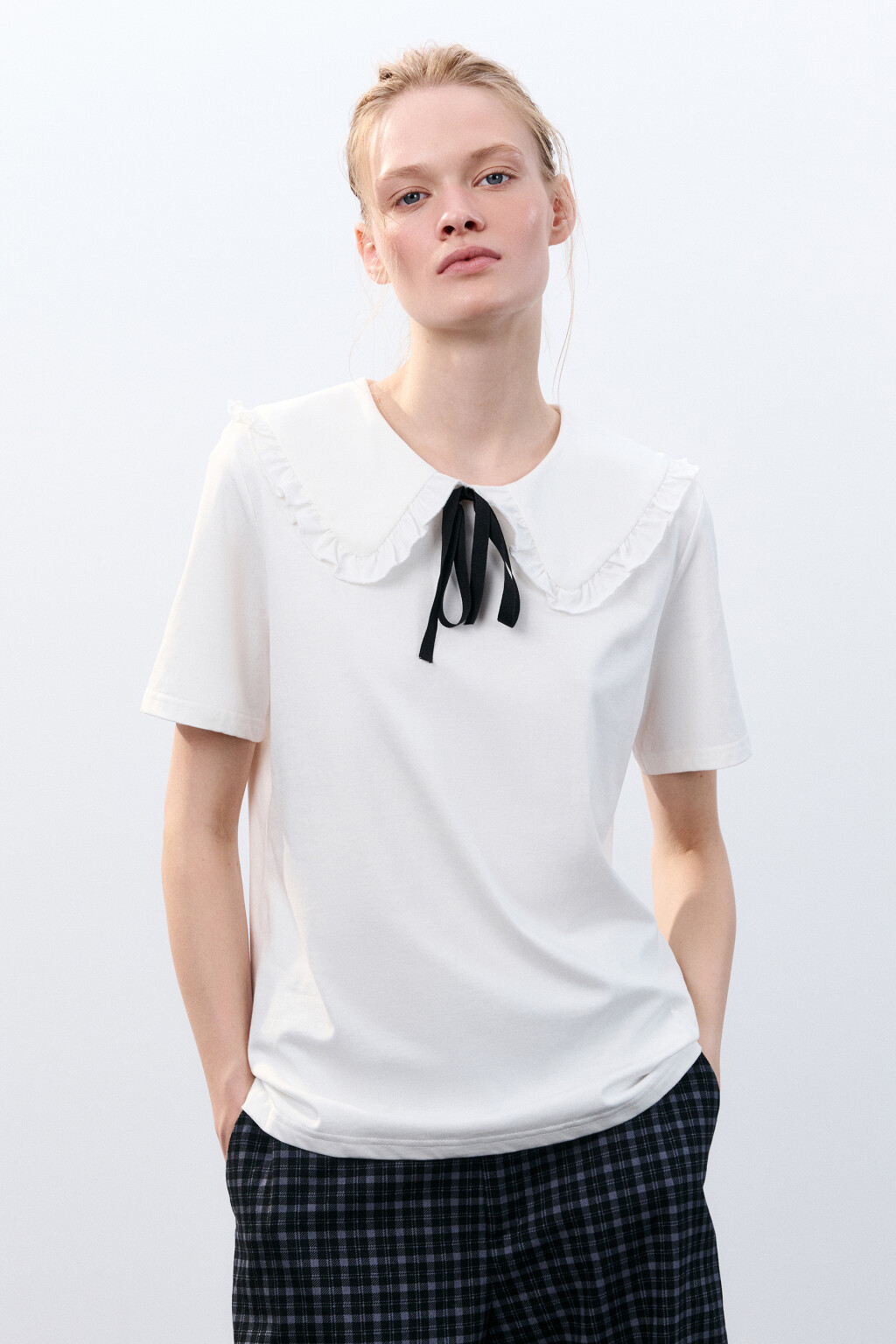 Футболка с воротничком на завязках - цвет белый - 2