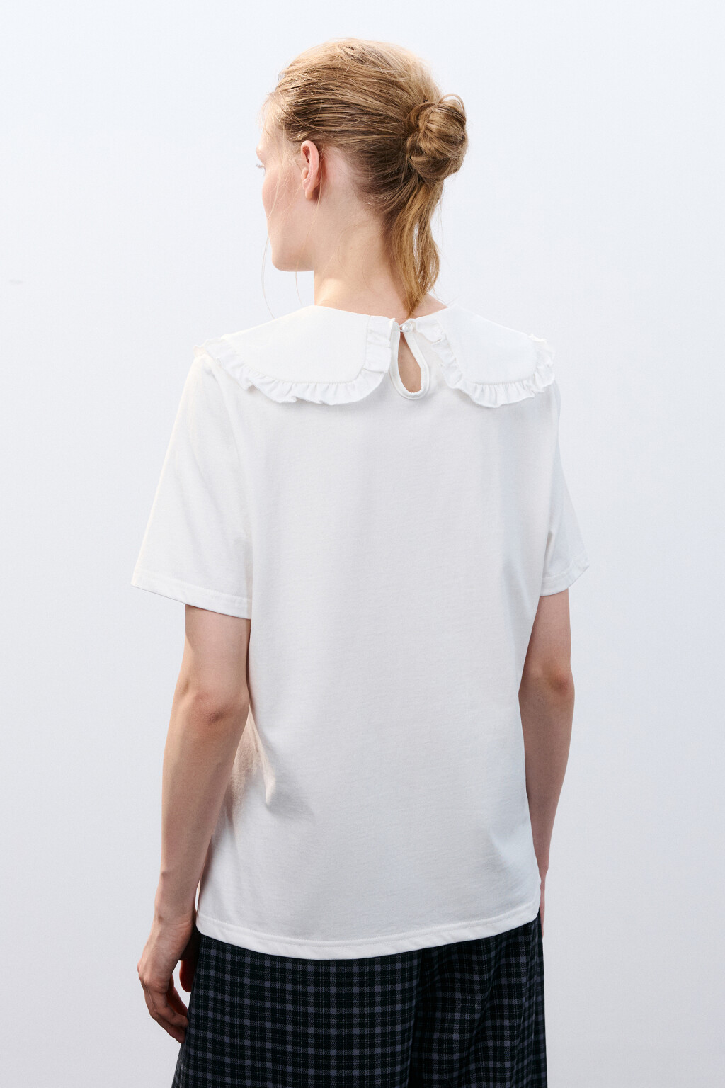 Футболка с воротничком на завязках - цвет белый - 3