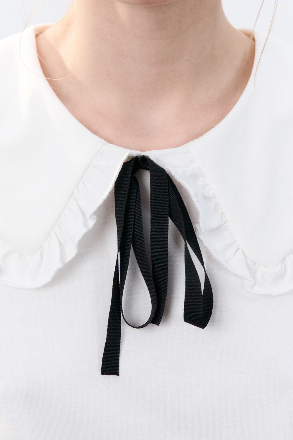 Футболка с воротничком на завязках - цвет белый - 5