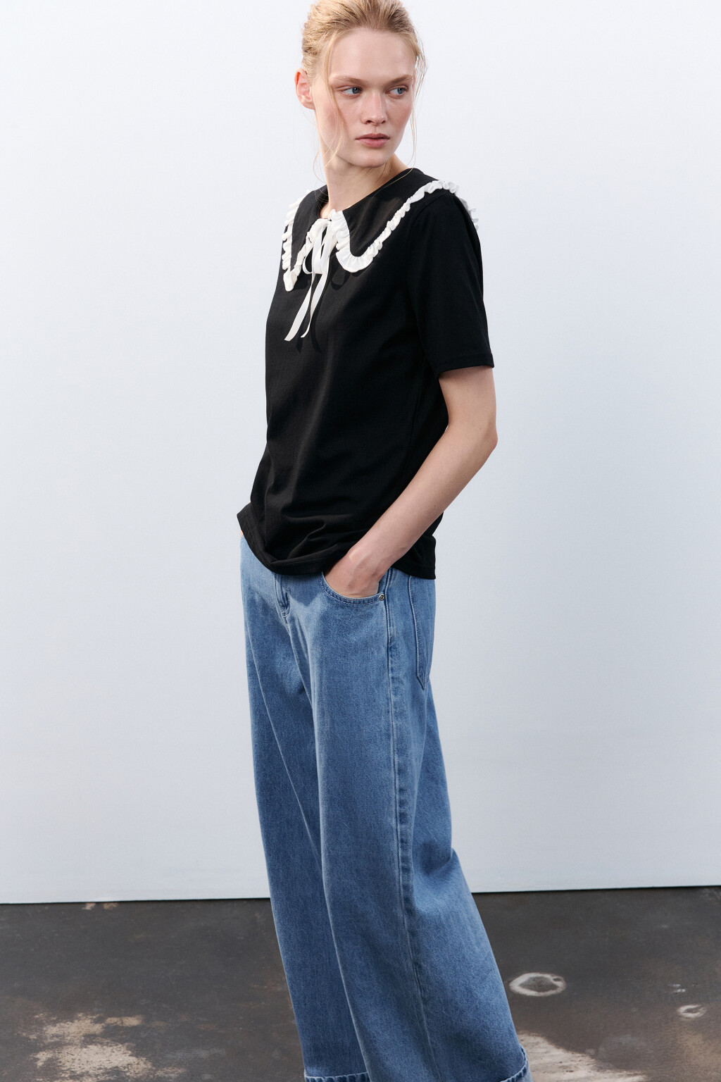 Футболка с воротничком на завязках - цвет черный - 1