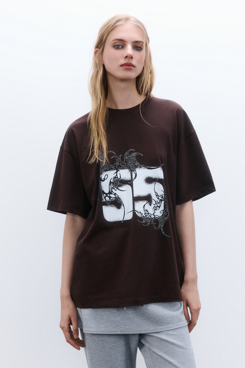 Футболка oversize с принтом - цвет коричневый - 2