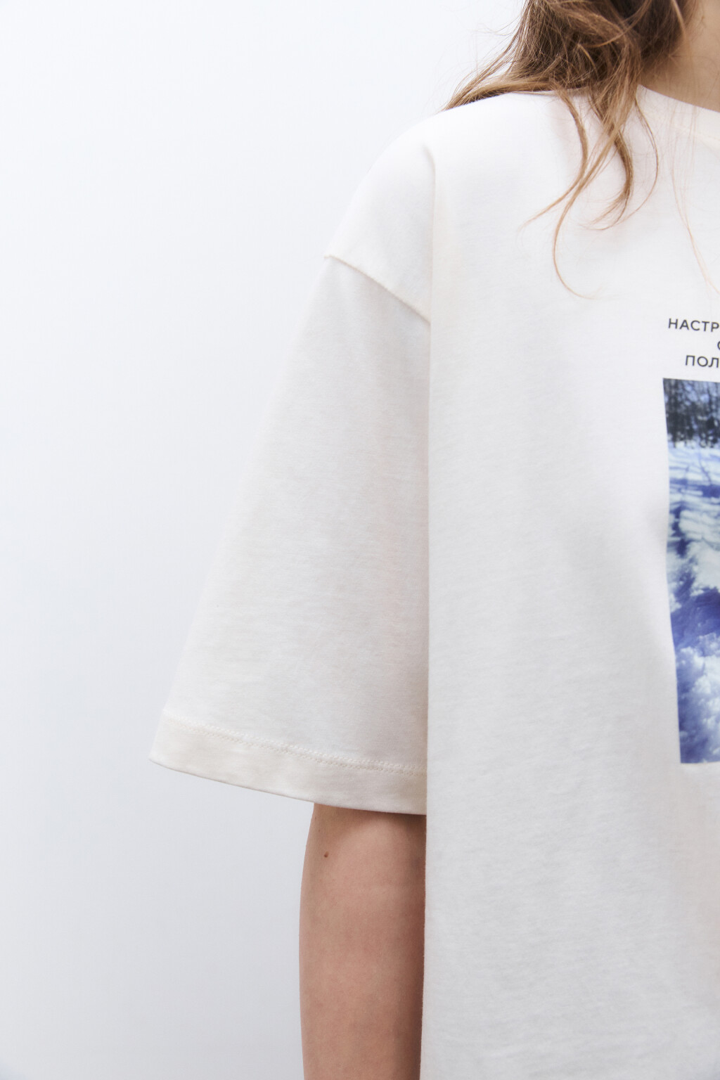 Футболка с новогодним принтом - цвет бежевый - 6