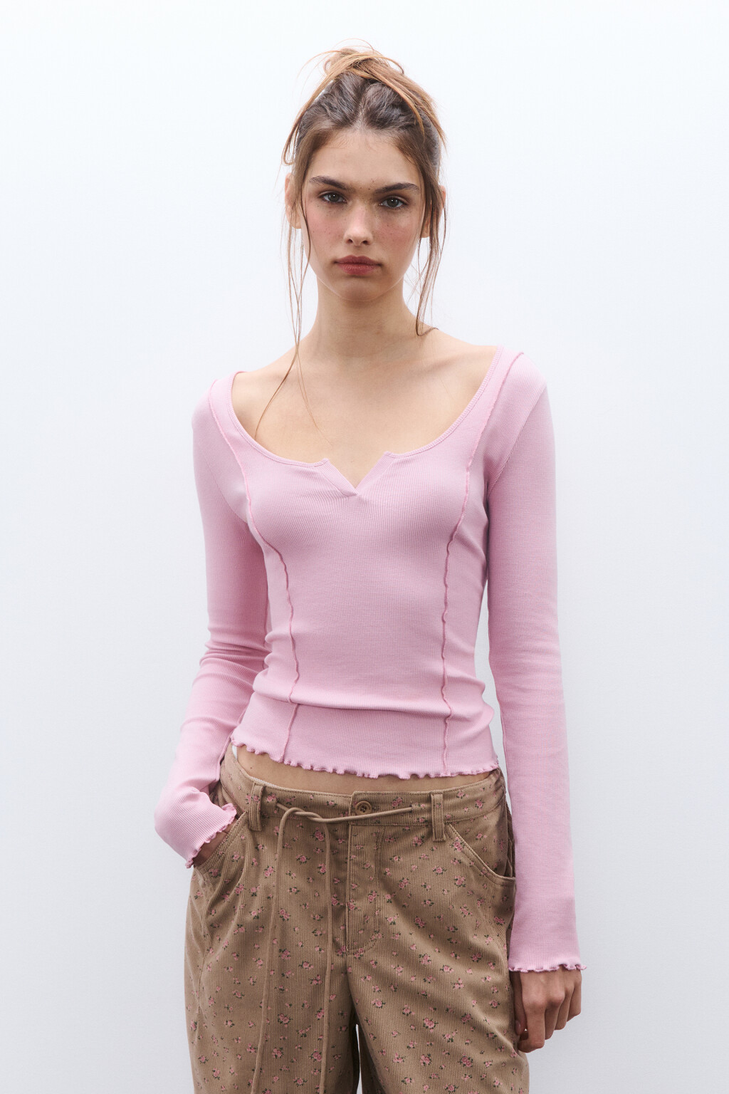 Лонгслив в рубчик с вырезом - цвет розовый - 3