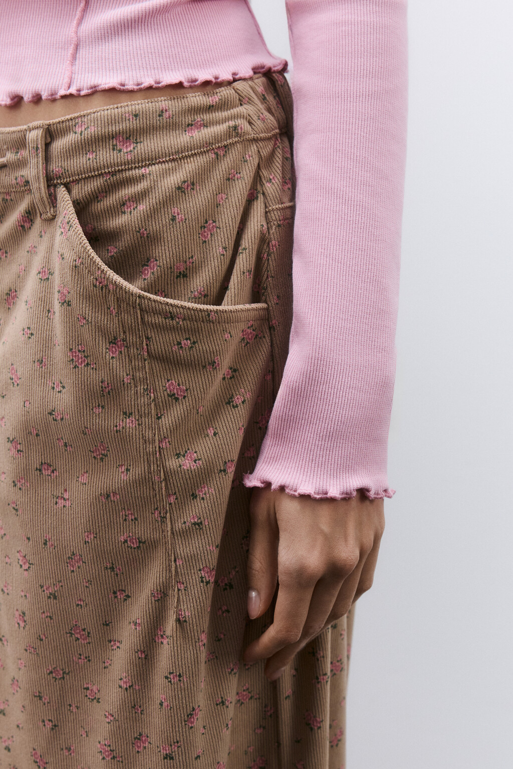 Лонгслив в рубчик с вырезом - цвет розовый - 7