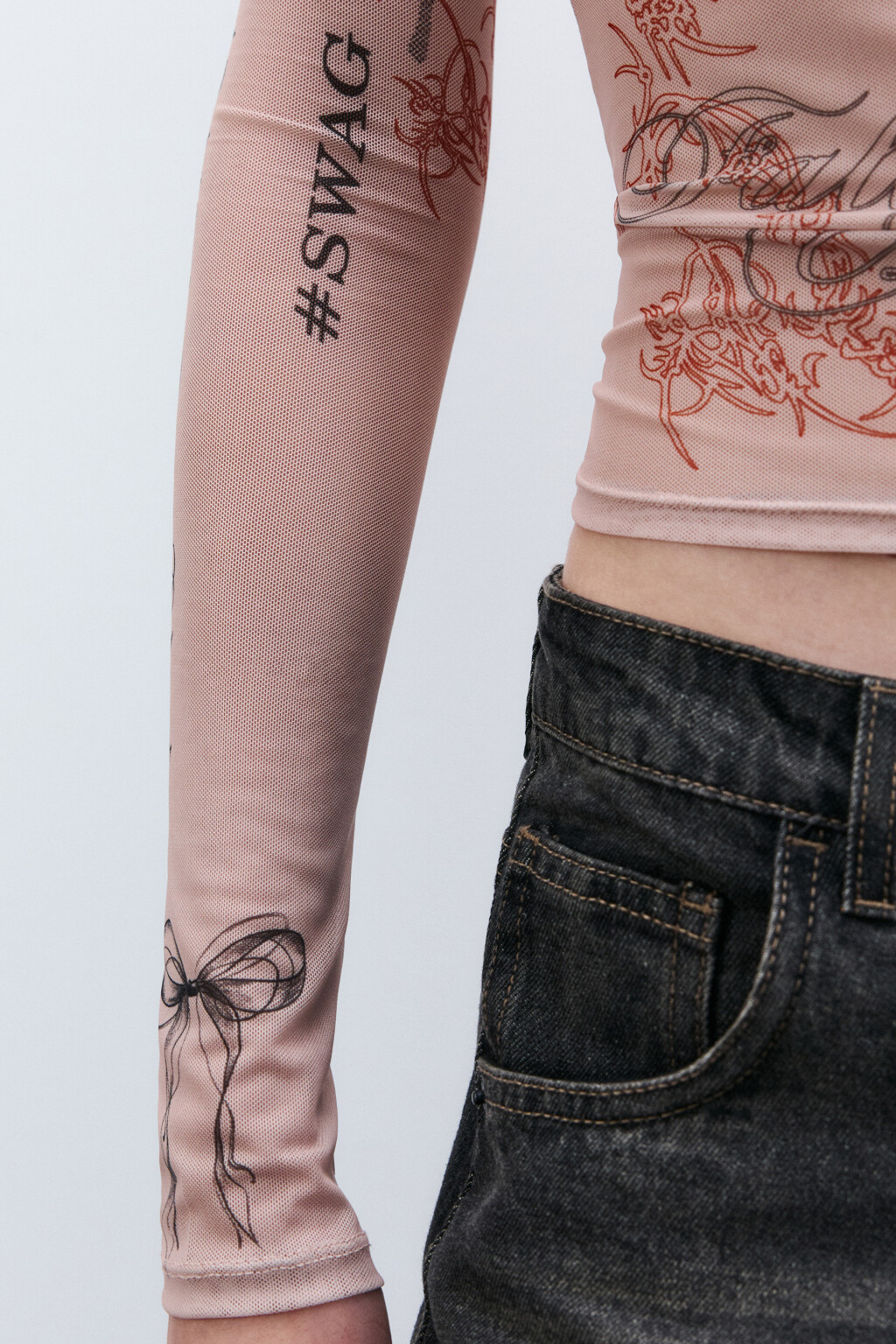 Лонгслив из сетки с принтом - цвет белый - 7