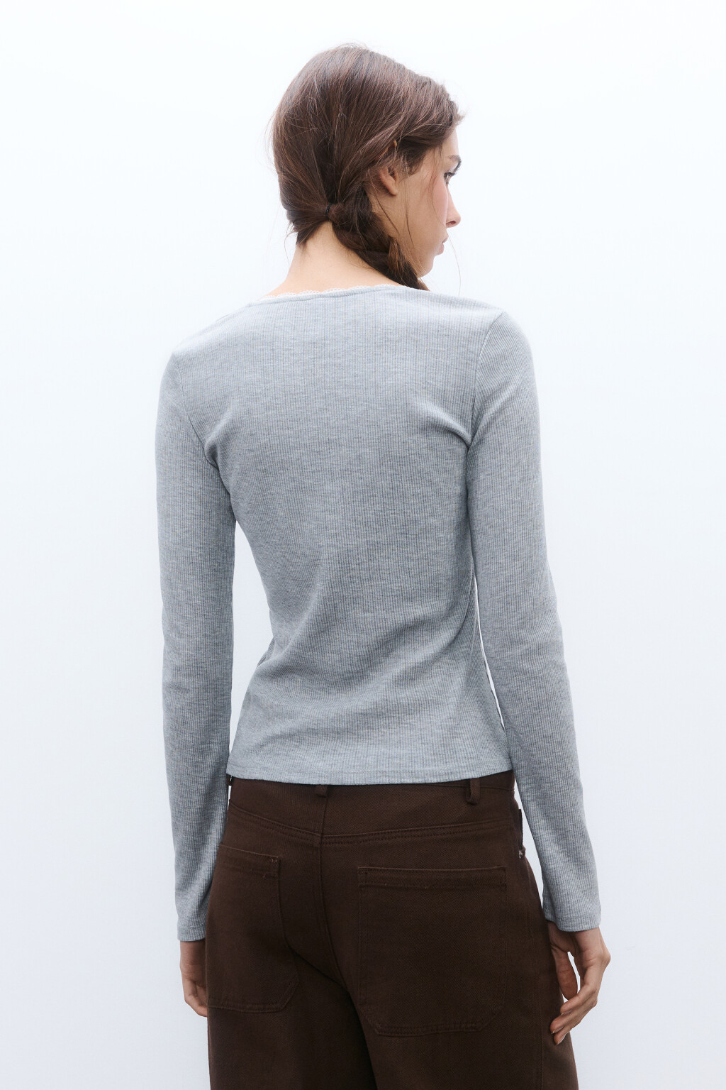 Лонгслив с кружевом и бантиком - цвет серый - 3