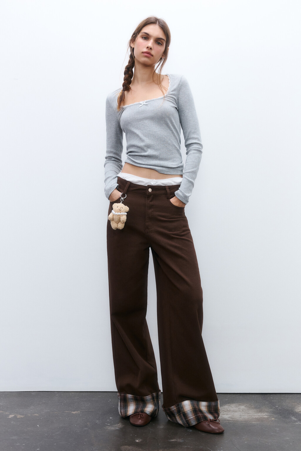 Лонгслив с кружевом и бантиком - цвет серый - 4