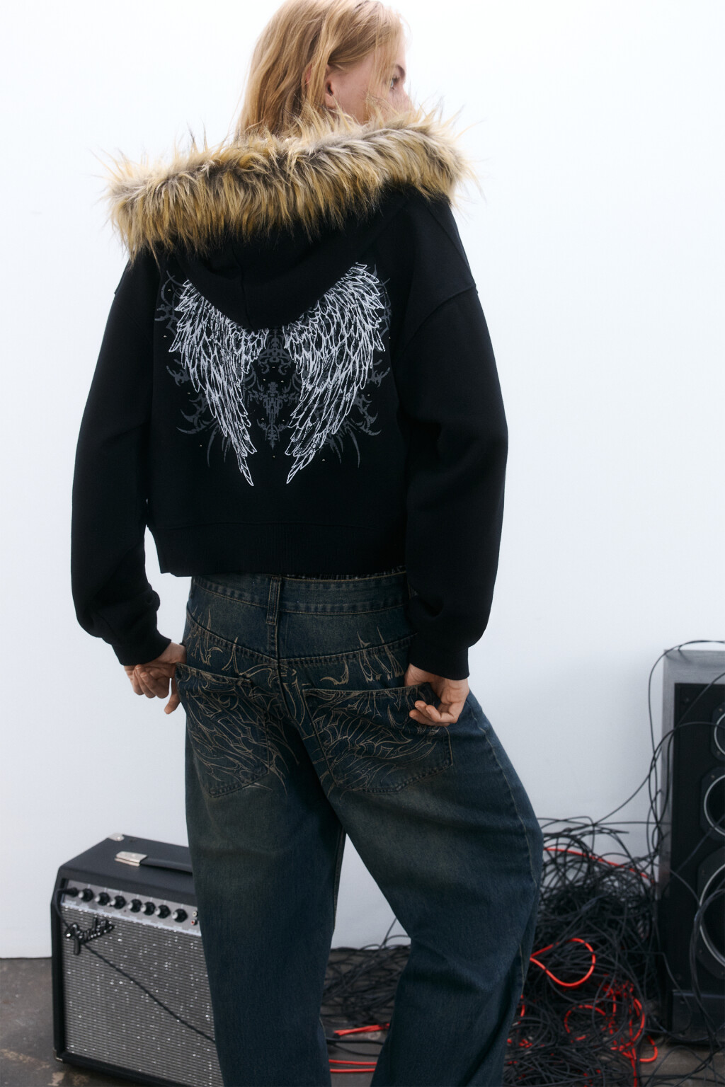 Худи-зипка с опушкой на капюшоне - цвет черный - 1