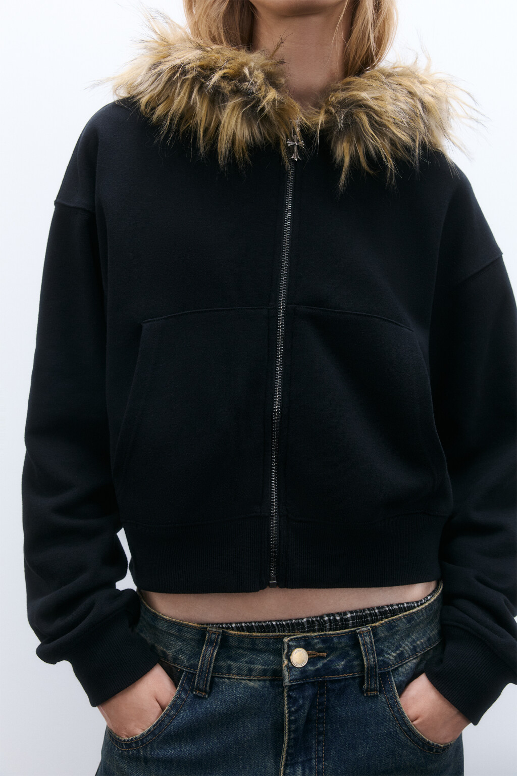 Худи-зипка с опушкой на капюшоне - цвет черный - 7
