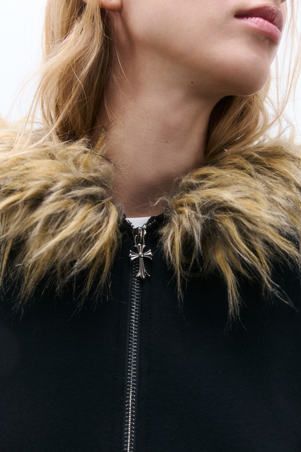 Худи-зипка с опушкой на капюшоне - цвет черный - 8