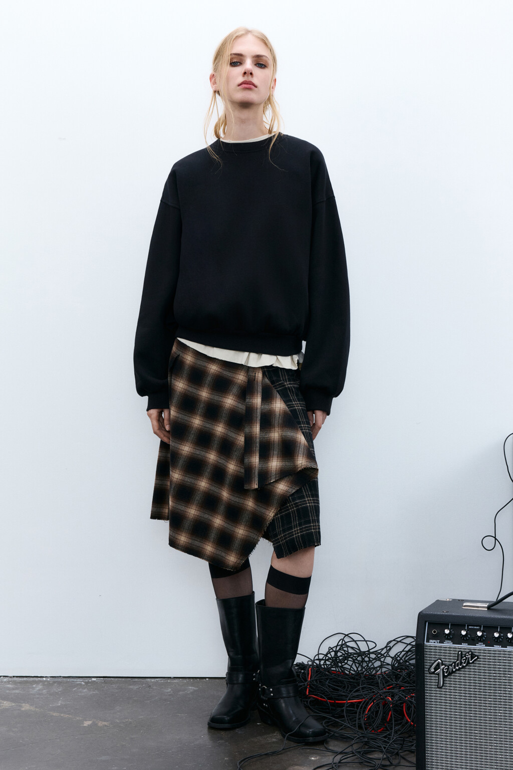 Свитшот из футера с утеплением - цвет черный - 4