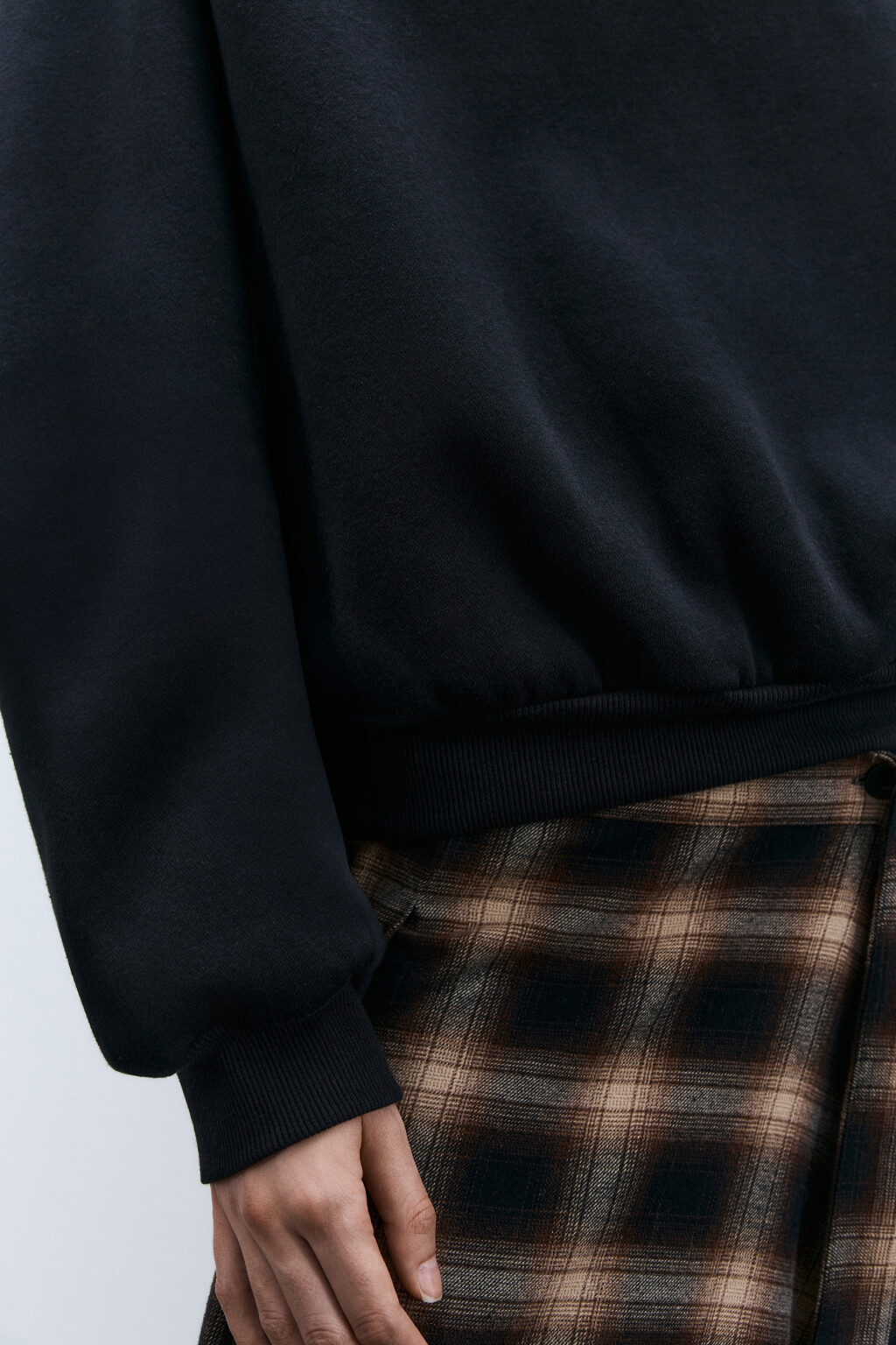 Свитшот из футера с утеплением - цвет черный - 6