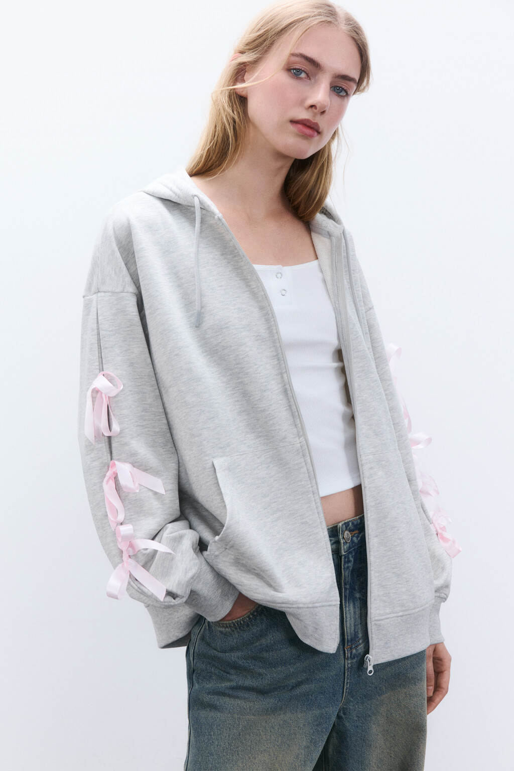 Худи-зипка с бантиками на рукавах - цвет серый - 1