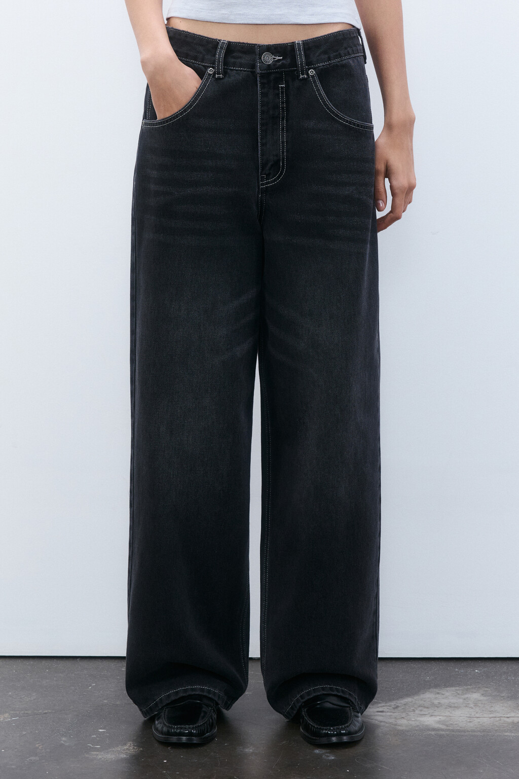 Джинсы baggy fit с вышивкой на кармашке - цвет серый - 2