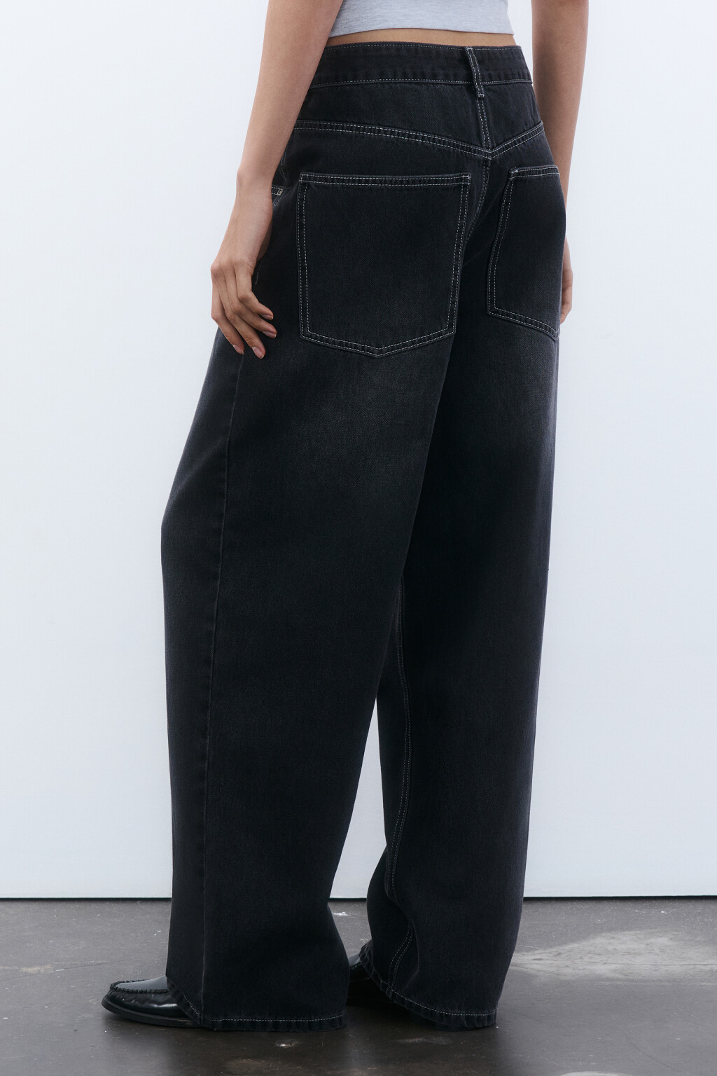 Джинсы baggy fit с вышивкой на кармашке - цвет серый - 3