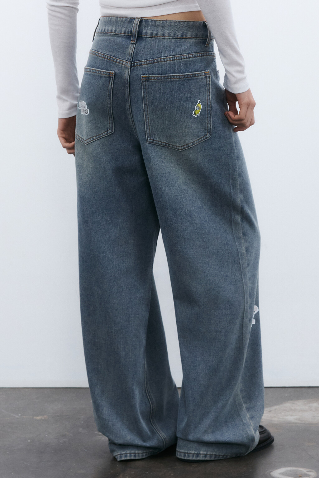 Джинсы baggy fit с принтом-наклейками - цвет синий - 4