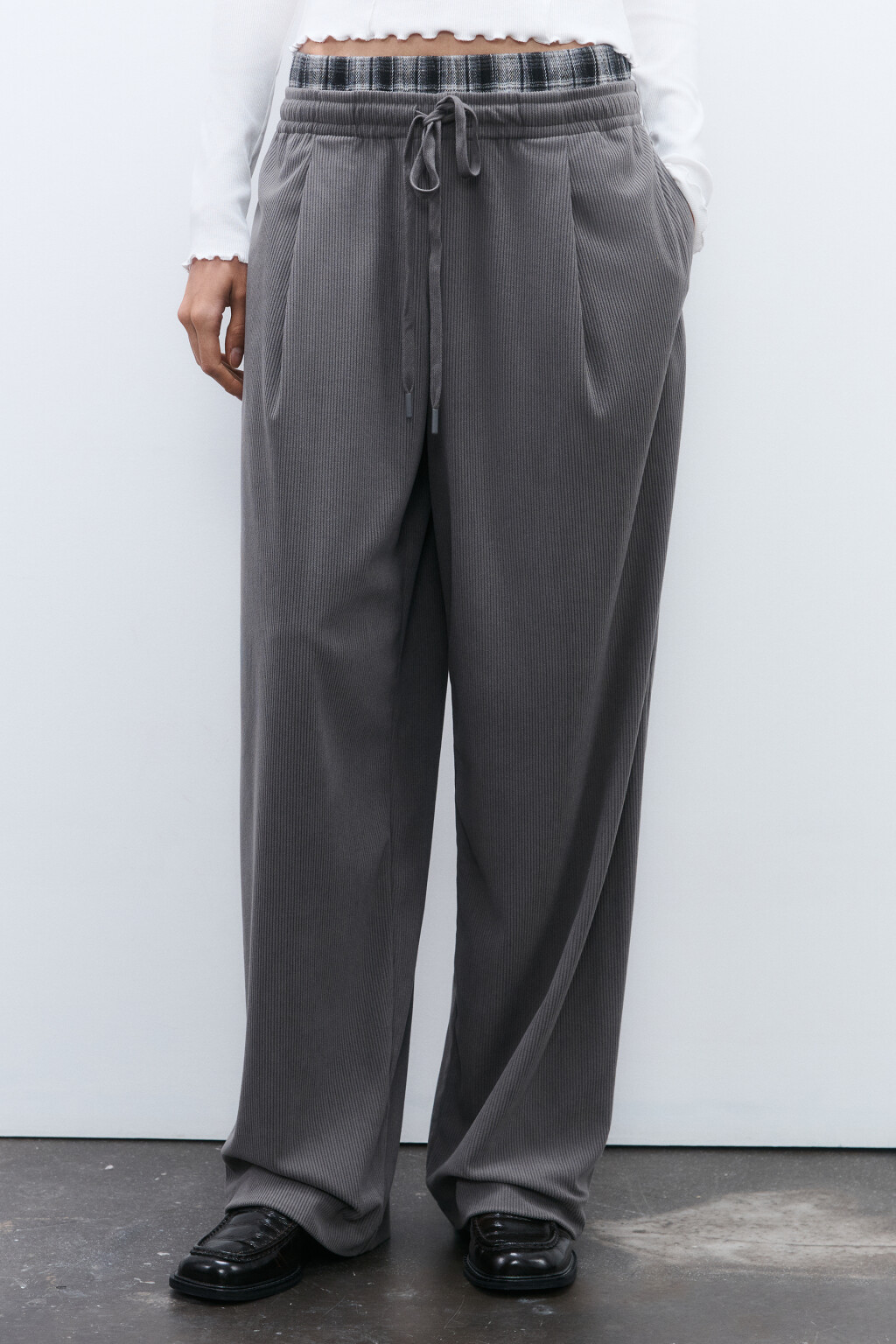 Брюки на завязках с бельевым поясом - цвет серый - 2