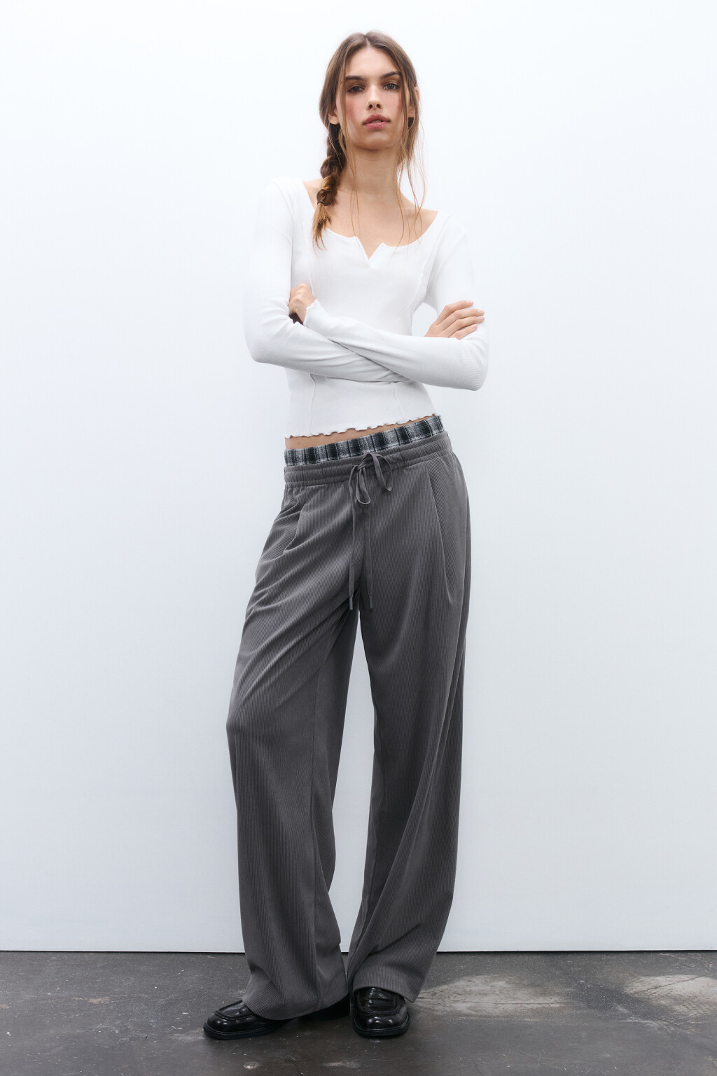 Брюки на завязках с бельевым поясом - цвет серый - 4
