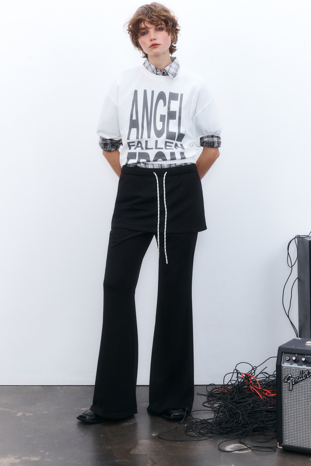 Брюки клеш трикотажные с баской - цвет черный - 1