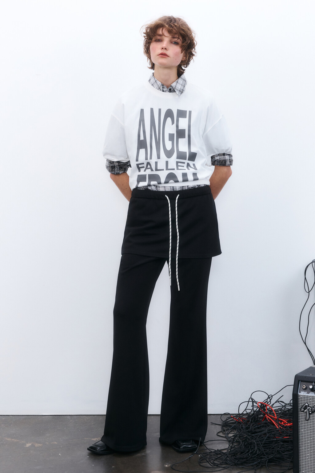 Брюки клеш трикотажные с баской - цвет черный - 4