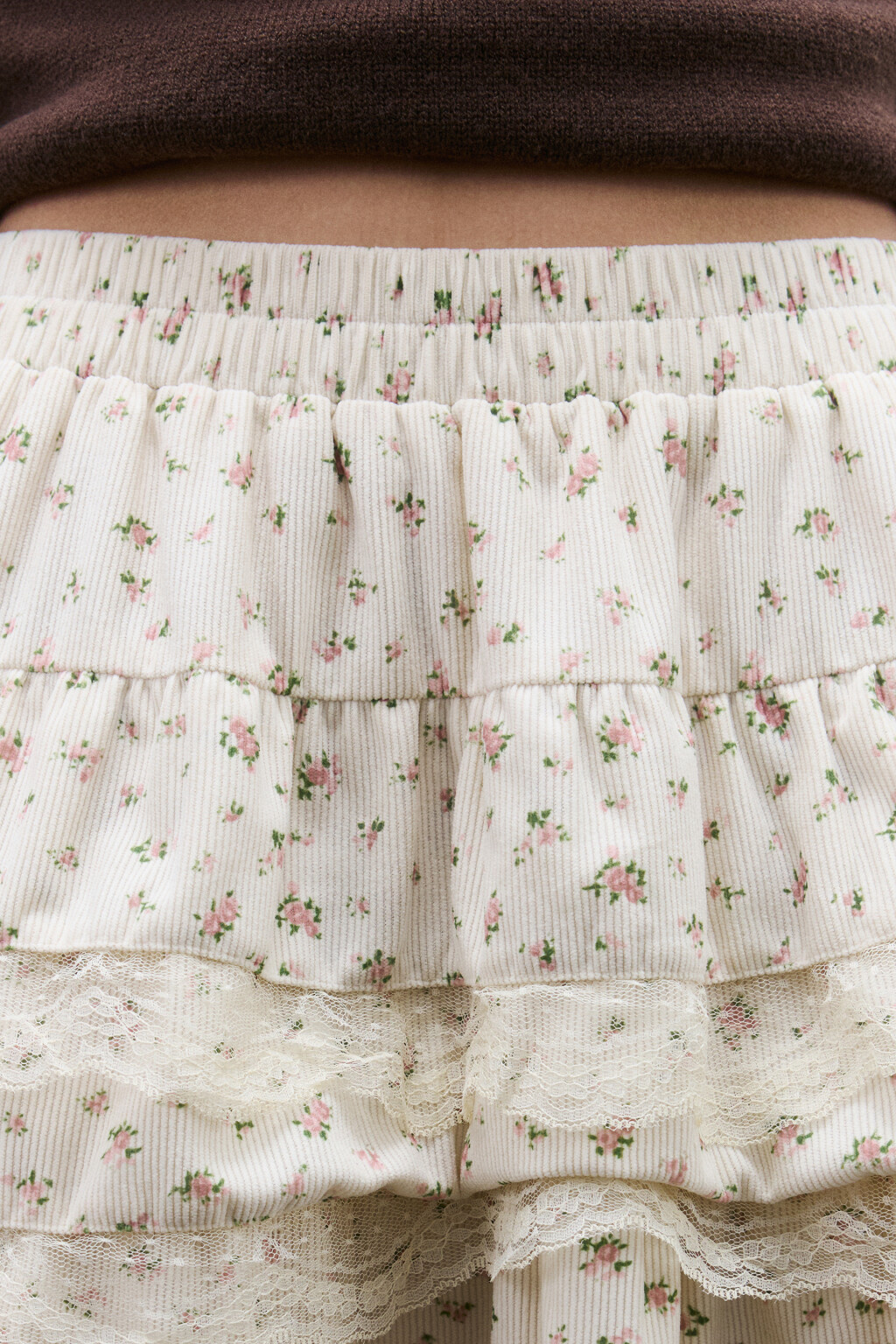 Юбка-шорты с оборками и кружевом - цвет бежевый - 6