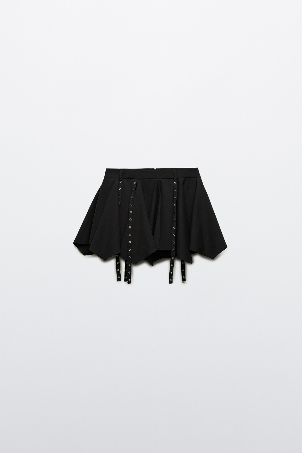 Юбка-шорты с ремешками и люверсами - цвет черный - 6