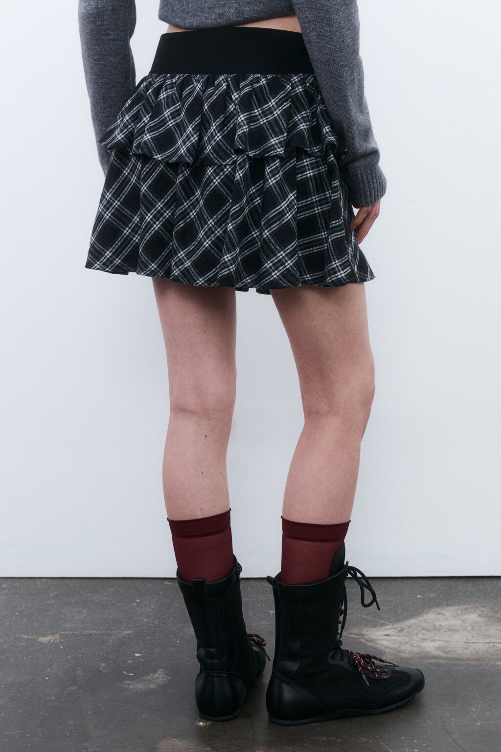 Юбка-шорты с воланами и шнуровкой - цвет черный - 3