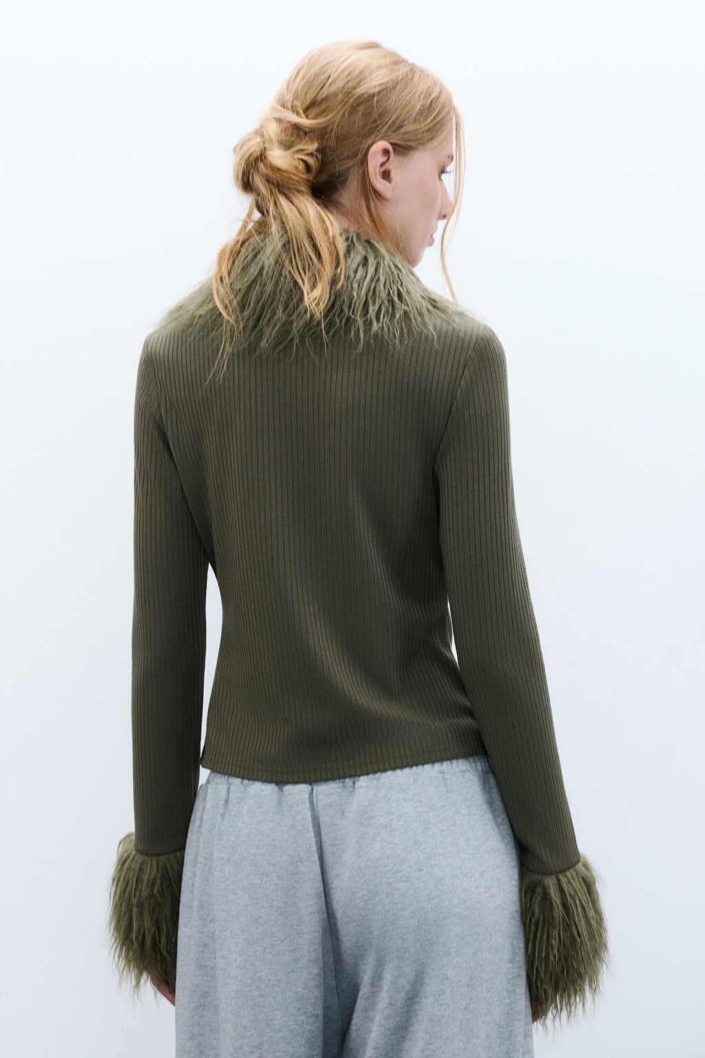 Джемпер на пуговицах с пушистой отделкой - цвет зеленый - 3