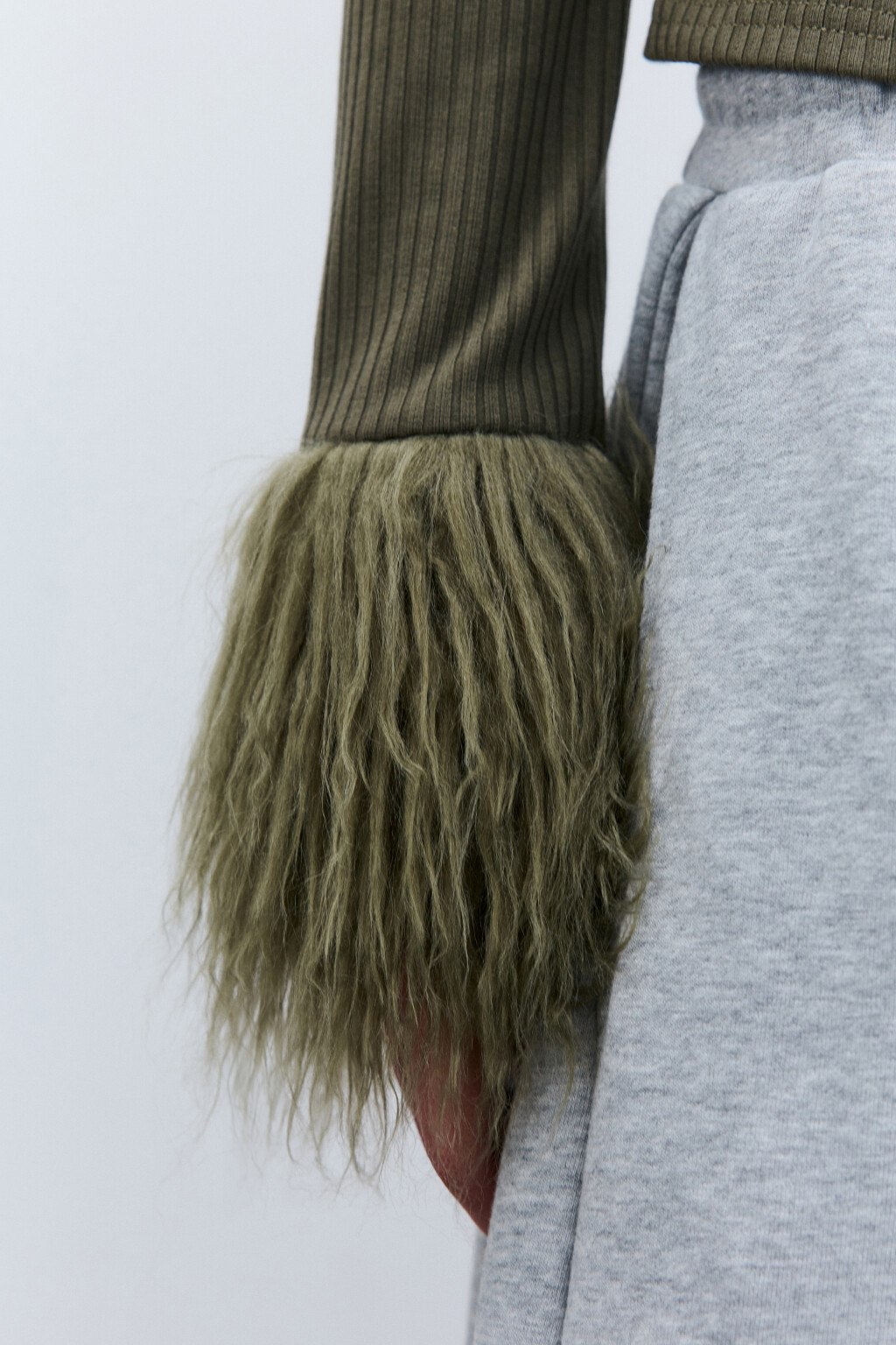 Джемпер на пуговицах с пушистой отделкой - цвет зеленый - 5