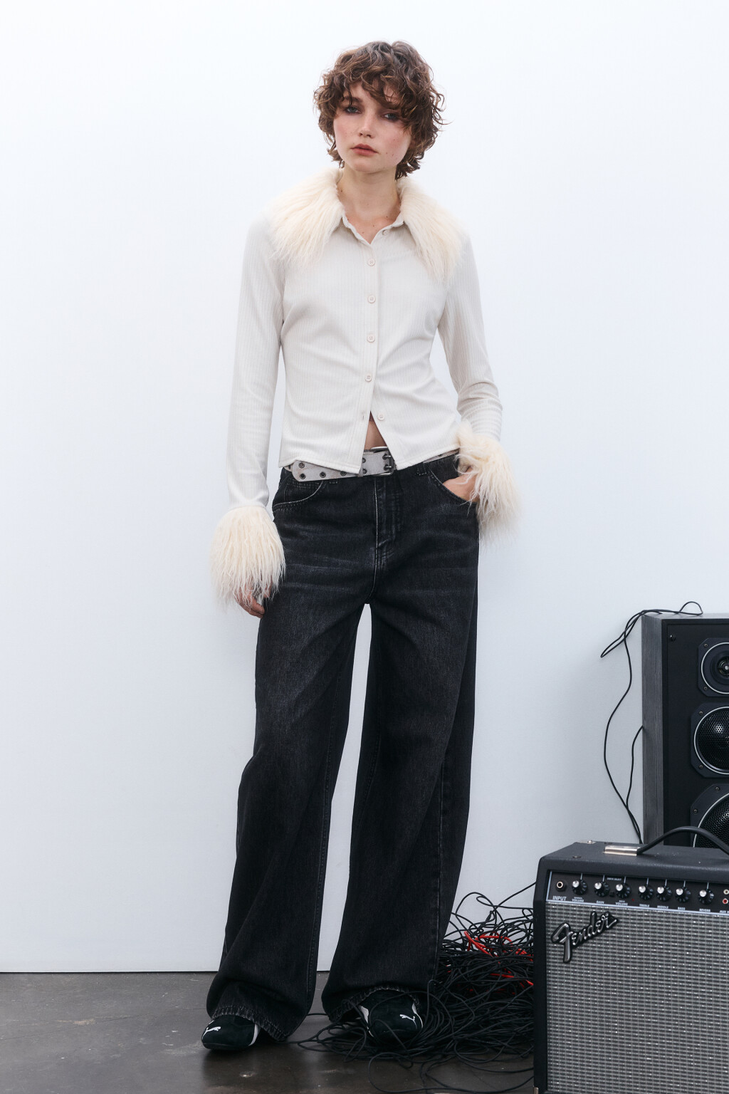 Джемпер на пуговицах с пушистой отделкой - цвет молочный - 4