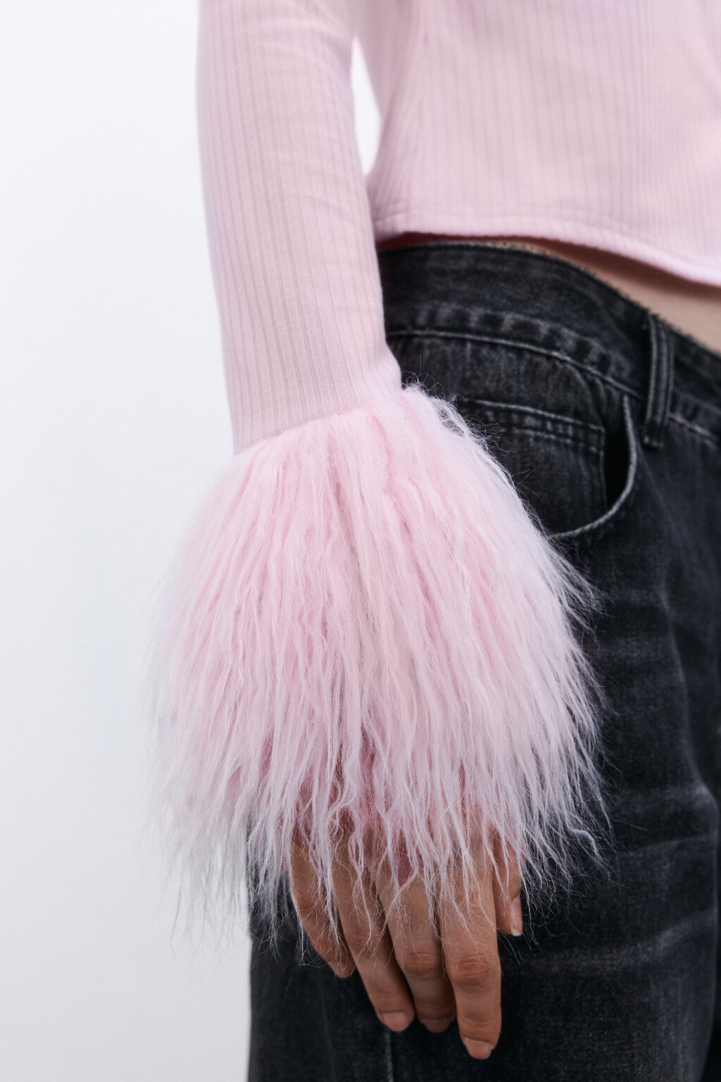 Джемпер на пуговицах с пушистой отделкой - цвет розовый - 7