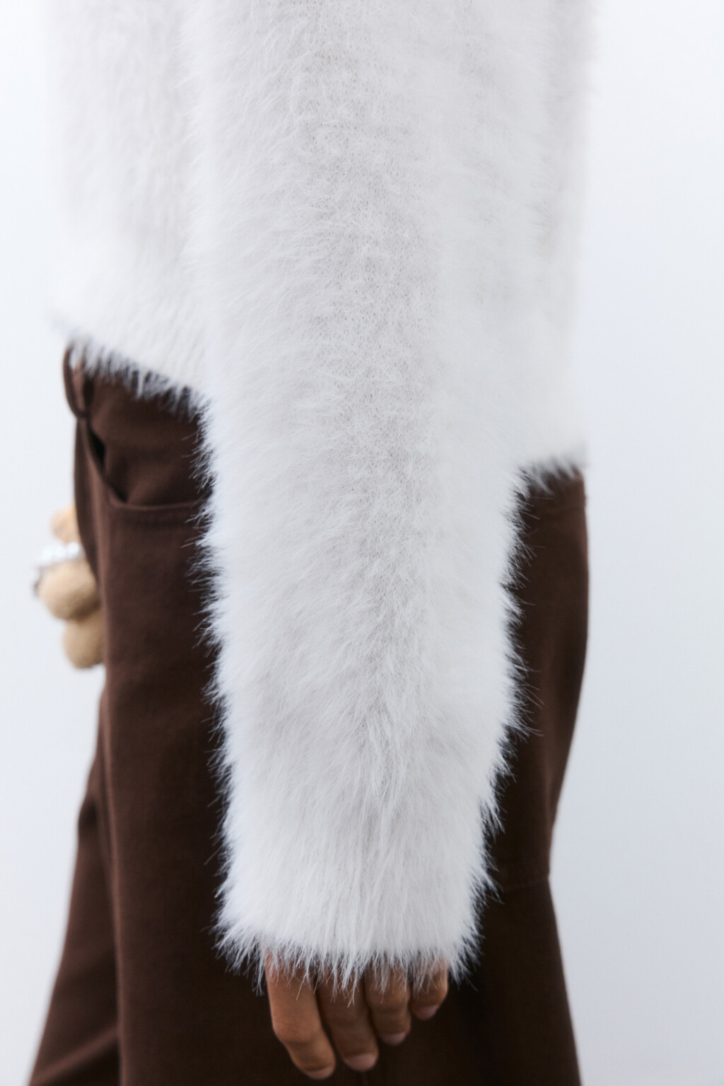 Джемпер вязаный пушистый - цвет молочный - 7