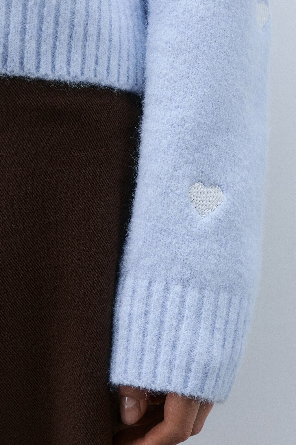 Джемпер вязаный с вышивкой-сердечками - цвет синий - 6