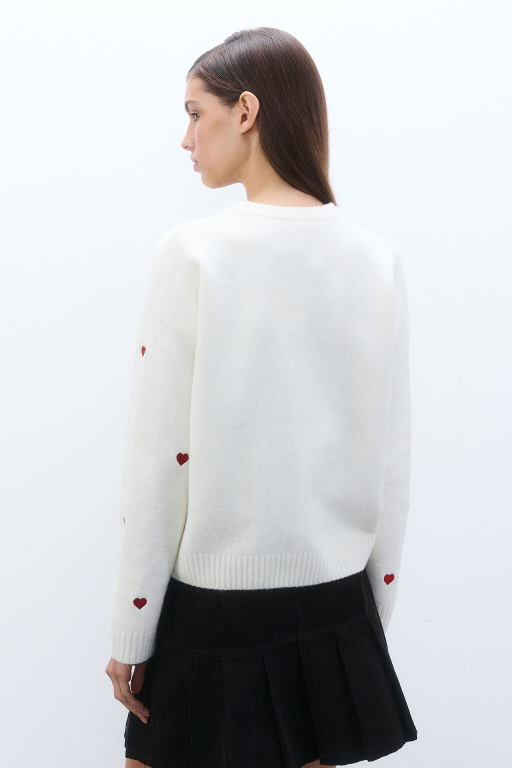Джемпер вязаный с вышивкой-сердечками - цвет белый - 3