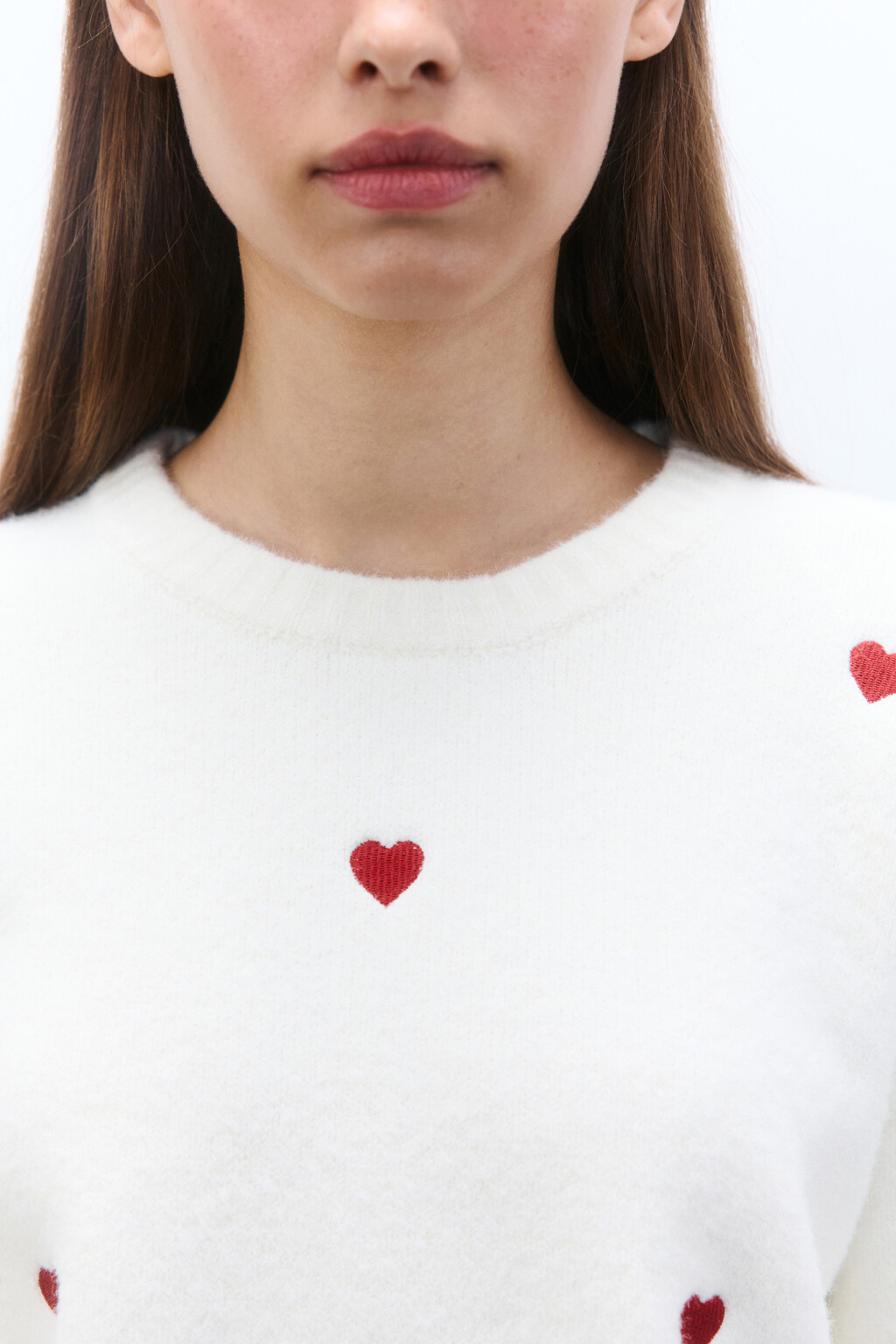 Джемпер вязаный с вышивкой-сердечками - цвет белый - 5