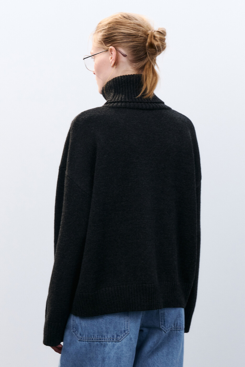 Свитер oversize с горлом - цвет серый - 4