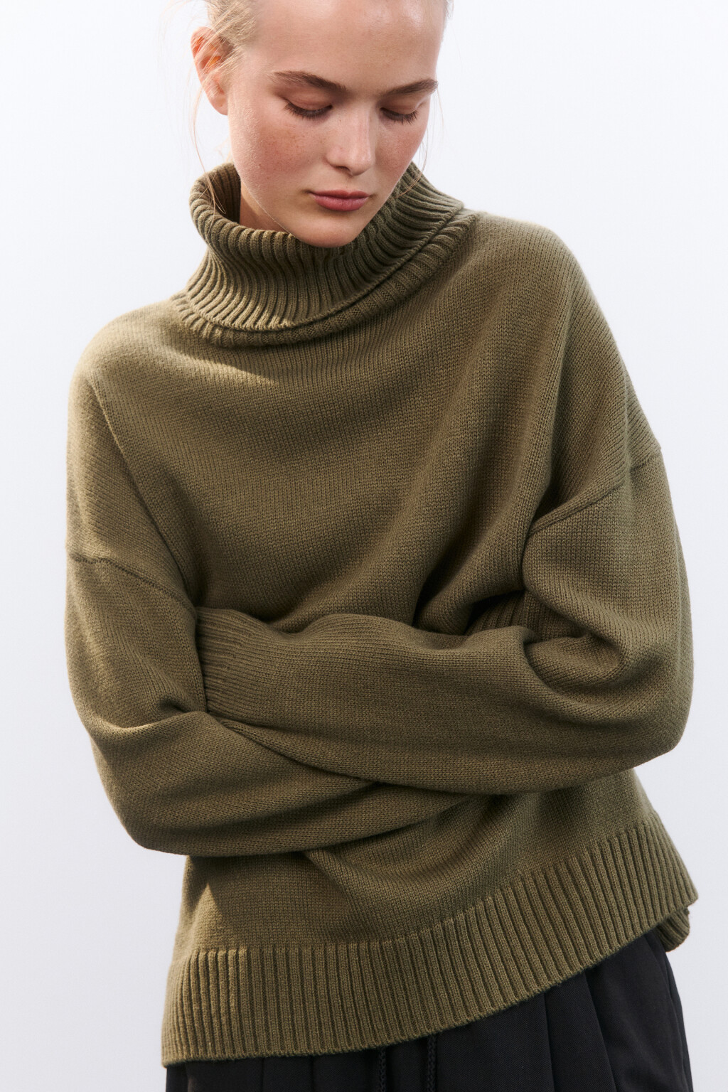 Свитер oversize с горлом - цвет зеленый - 2